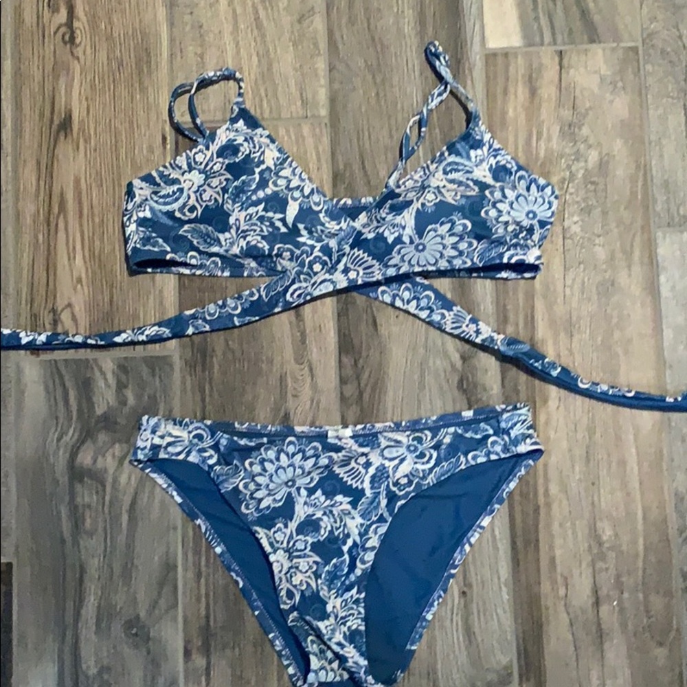 Cupshe wrap around bikini